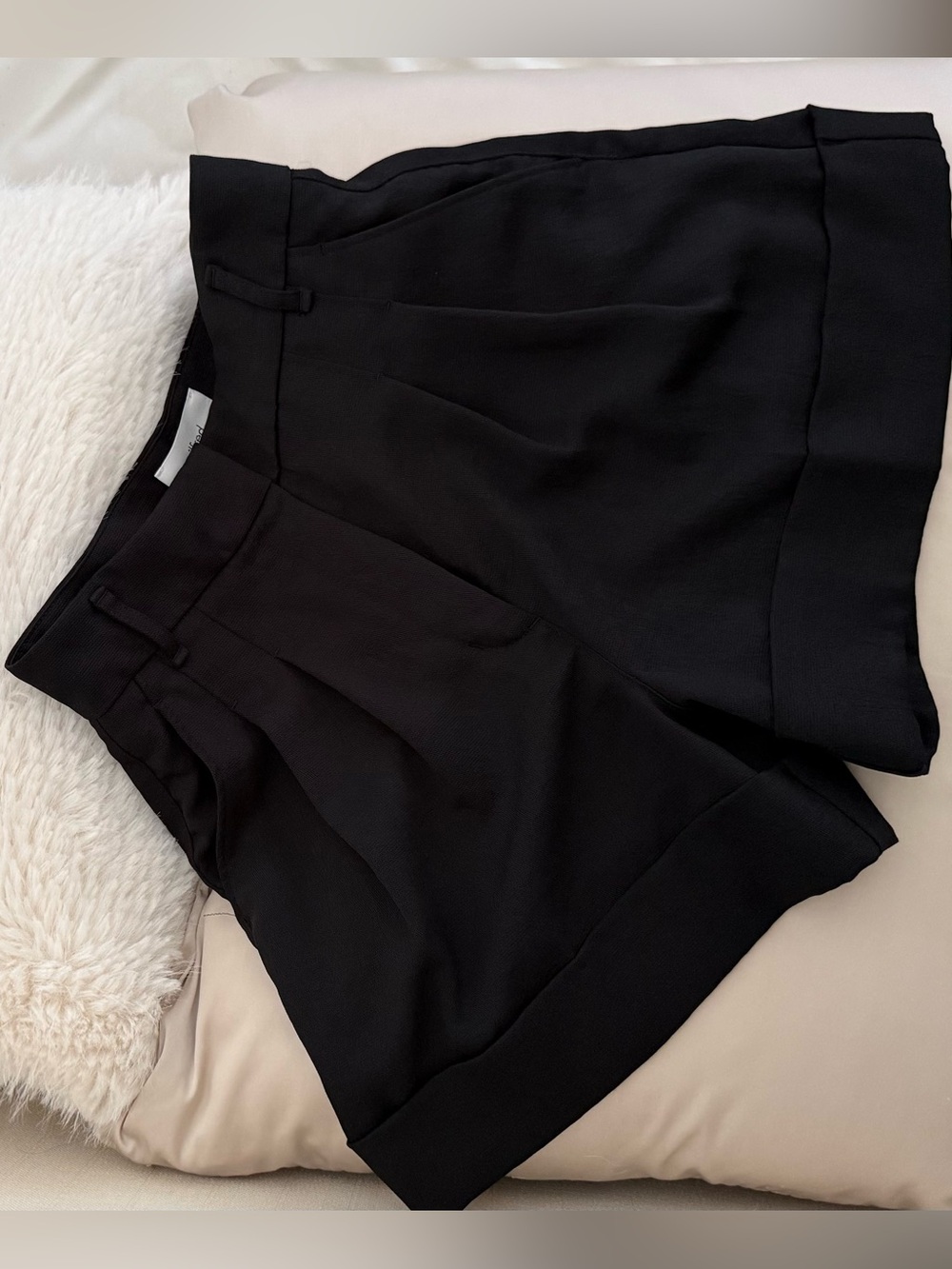 WILFRED High Waisted shorts